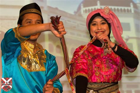 Tari serimpi merupakan tarian tradisional yang berasal dari yogyakarta. Serampang 12 - Tarian Tradisional Melayu