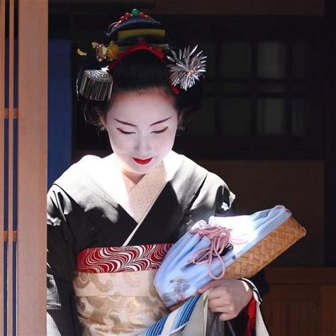 maiko kyoka san from gionkobu in kyoto by milestone505 kyoto japan japanese geisha kyoka