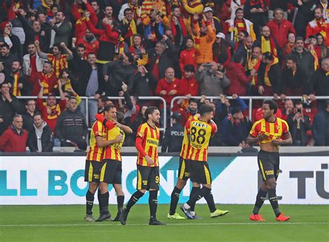 Beto, gassama, titi, borges, berkan emir, castro, soner aydoğdu, napoleoni, halil akbunar, serdar gürler. Göztepe-Beşiktaş: 2-1 (Maç özeti)