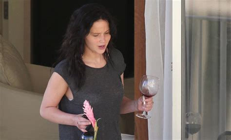 Jennifer Lawrence Smoking Weed In Hawaii The Blemish