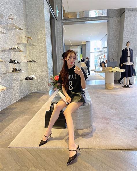 Tiffany Young Shows Off Slender Legs In New Photos Kpopstarz