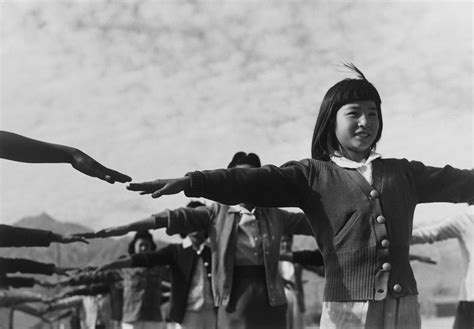 [photo] japanese american internees exercising manzanar war relocation center california