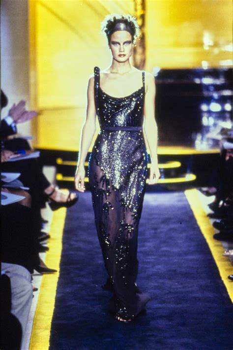 Atelier Versace Fall 1997 Couture Fashion Show Collection Atelier