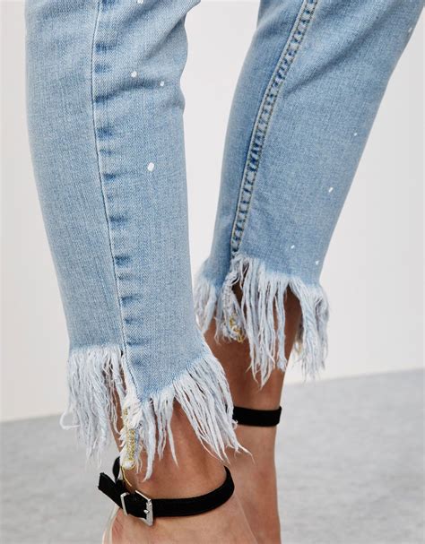 15 Ways To Wear Frayed Hem Jeans Diy Distressed Jeans Jeans Diy