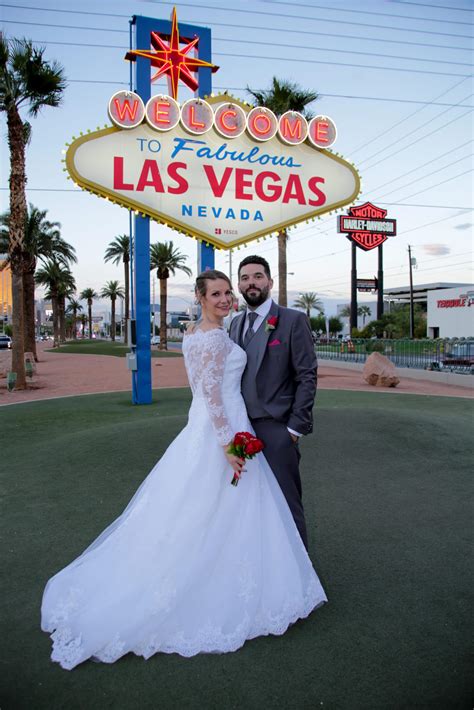 Las Vegas Sign Wedding Paradise Wedding Chapel