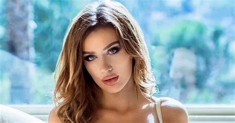 The Luxurious Life Of The Youtube Star And Model Molly Eskam Age Bio Career Boyfriend More