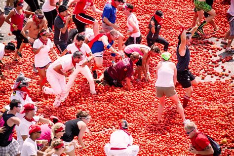 Just Enjoy The La Tomatina Festival Of Spain And Know The History Behind It