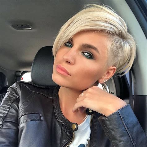 Hot Short Hairstyles For Women In 2019 En 2020 Cheveux Courts Coiffure Courte Coiffures