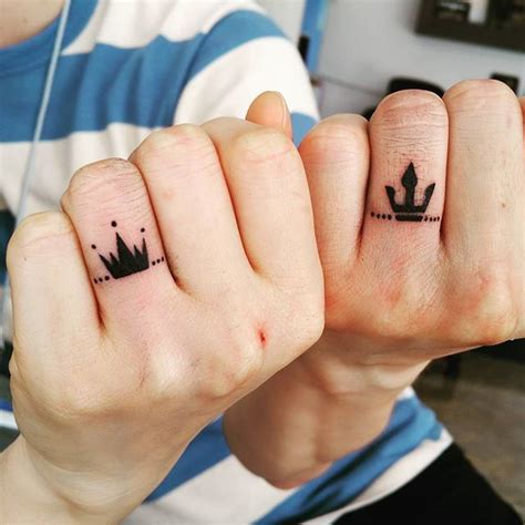 tatuajes de anillos compromiso Tatuajes a juego para parejas Diseños de tatuaje para parejas