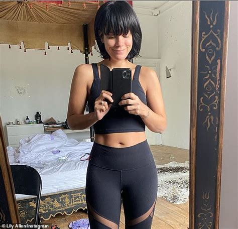 An Ab Is Appearing Lily Allen Shows Off Her Trim Waist As She