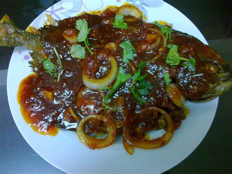 Ikan bawal adalah salah satu jenis ikan air tawar dan memiliki bentuk seperti ikan ikan bawal biasanya diolah dengan cara digoreng ataupun dibakar. tumis.my - resepi Ikan Bawal Masak Arab
