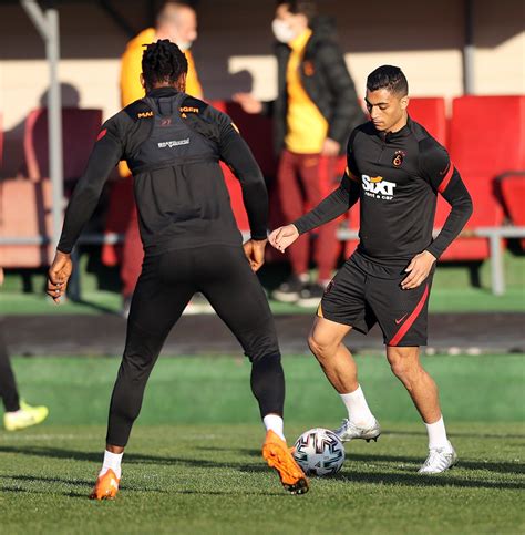 تأجيل مباراة جالاتا سراي ويوفنتوس خوفا على حياة اللاعبين. بالصور.. مصطفى محمد يختتم تدريباته مع جالطة سراي لمواجهة ...