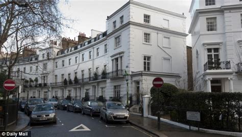 This is an exceedingly fashionable postcode, and its leafy avenues have been home to many british celebrities, artists and royalty and continue to be just a. Council bans bins... to reduce litter: Royal borough ...