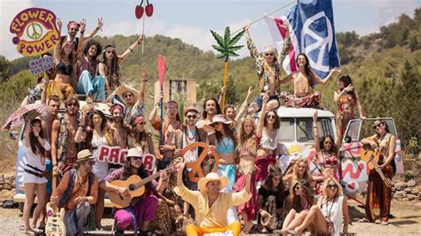 Fotos Hippies A Os 60 Hippie Member Of A Countercultural Movement