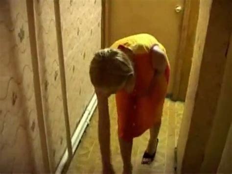Порно видео Изнасиловал худенькую соседку по коммунальной квартире