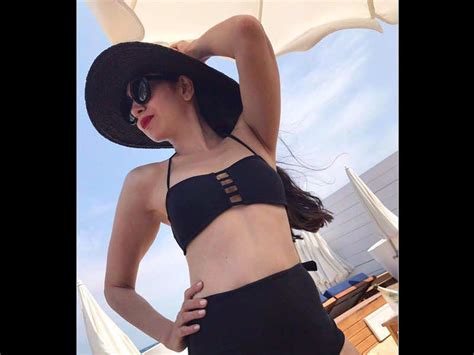 Pic Karisma Kapoor Flaunts A Black Bikini At The French Riviera