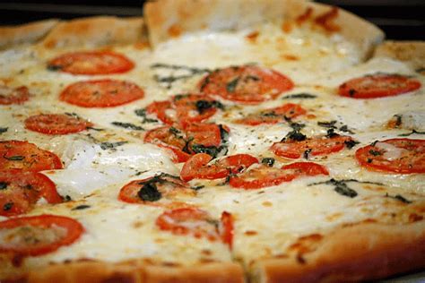 How To Make Healthy White Pizza With Tomato And Basil All Healthy