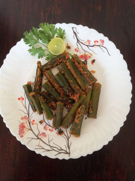 After some time the tomato becomes very soft, then add the fried ladyfinger and fresh green coriander and cook for two. Roasted Lady's finger. | Kerala food, Indian food recipes, Lady fingers