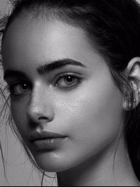 I have very analytical approach to drawing and this is what helps me with drawing head correctly. Pin on reference drawing