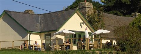 A great family run sports bar in the heart of perranporth with a selection of over 60 gins, 15 rums, 10 whiskeys, 10 vodkas and a selection of other. Perranporth Tourist Information - Eat & Drink