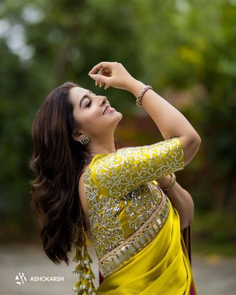 Actress Sneha Prasanna Stuns In A Yellow Saree Fashionworldhub