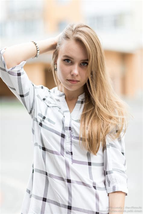 Photo Of Sasha A 19 Year Old Natural Blonde Girl Photographed In July