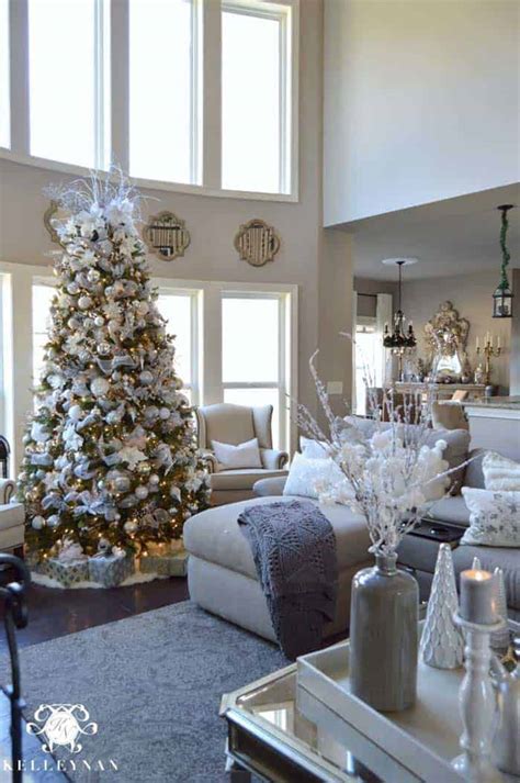 30 Fabulous Christmas Decorated Living Rooms To Inspire