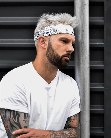 A bandana can help your hair look cool and unique. Looks with bandana for men in 2020 | Bandana hairstyles ...