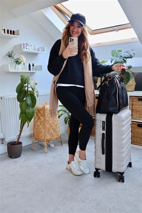 10 effortless business casual travel outfits for stylish and comfortable journeys click here