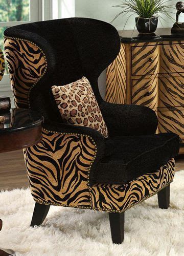 Famous living room accent wall color ideas. I love animal print! | Printed chair, Animal print decor ...
