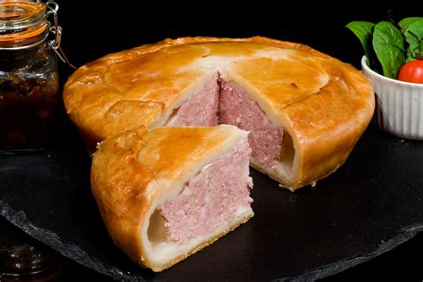 Pork pies a proper pork pie is such a great inclusion in a lunchbox or party spread. Traditional Pork Pie - £ 3.48 : Uppercrust Pies