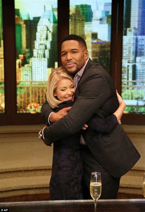 Kelly Ripa Defends Her Friendship With Michael Strahan He Is Erased