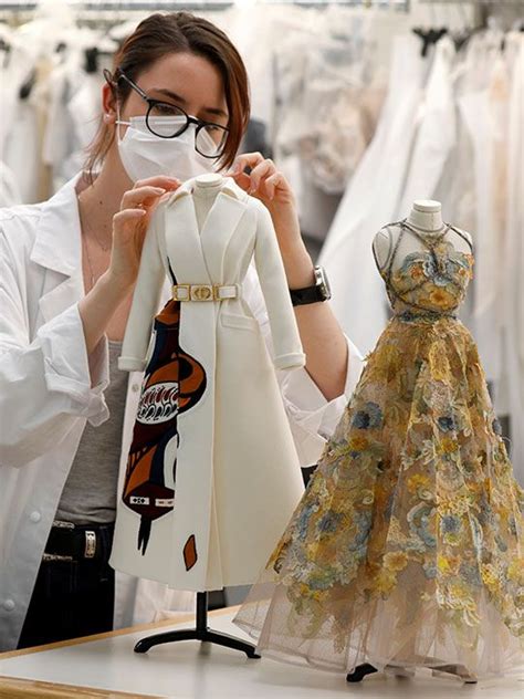 With Miniature Mannequins Dior Unveils New Collection Topwitty