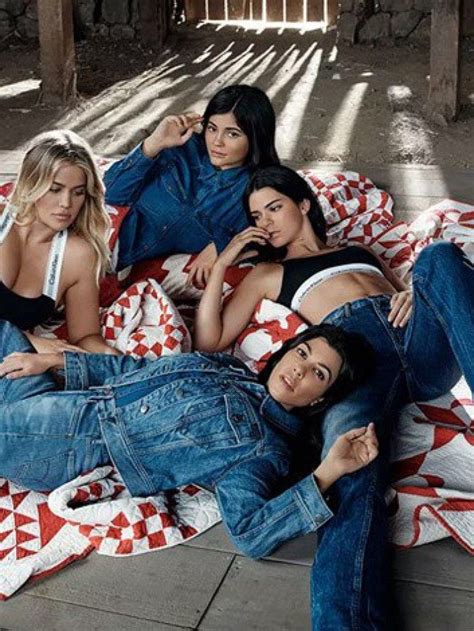 Irmãs Kardashian Estrelam Campanha De Lingerie Com O Tema Família Celebridades O Dia