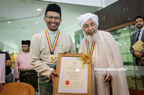 Sambutan maal hijrah peringkat kebangsaan 2019 bersama ydp agong, pm dan yb mat sabu juga. YDP Agong dan Raja Permaisuri di Sambutan Maal Hijrah ...