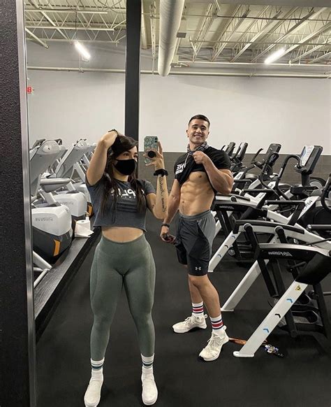 Couples Gym Pictures Gym Photos Fit Couples Cute Couple Pictures Gym Couple Couple Fits