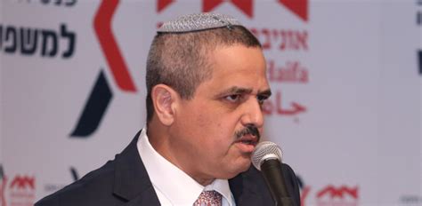 מפכל המשטרה רוני אלשיך והדוברת שלו בארץ נהדרת. ראיונות אלשיך הם ניסיון פסול להשפיע על המשפט - גלובס