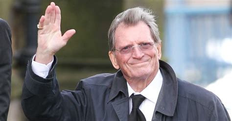 Coronation street mourned the loss of one of the show's true icons when actor johnny briggs passed away last month. News | Entertainment Daily