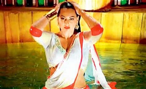 Is That R For Raunchy Sona Dons A Wet Sari For R Rajkumar Dance Number With Shahid Kapoor