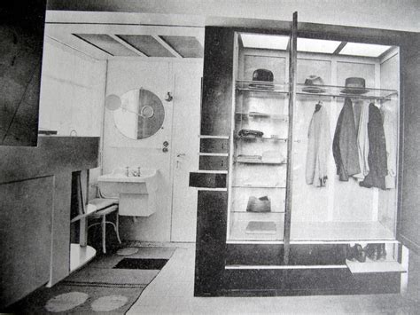 Eileen gray trascorse i suoi primi anni di vita nelle abitazioni di famiglia, in irlanda o a south kensington a londra. Eileen Gray & Jean Badovici's E1027 | Eileen gray, Gray ...