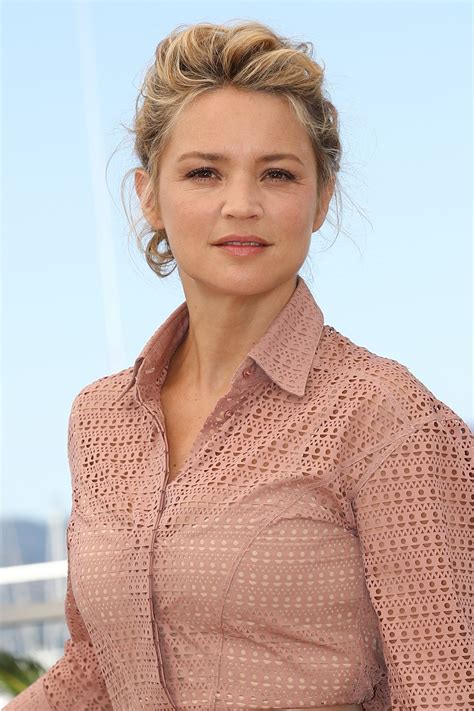 Toujours parfaitement maquillée, les cheveux parfaitement maintenus, le port altier et la tenue sobre et chic, la jeune femme a pourtant souvent changé de look. Virginie Efira - 'Elle' Photocall at 69th Cannes Film ...