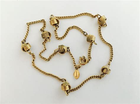 Avon 1970s Signed Love Knot Gold Tone Curb Link Chain Necklace 8