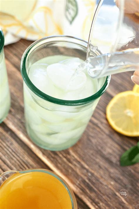 Easy Iced Peach Green Tea Lemonade Recipe Starbucks Copycat The