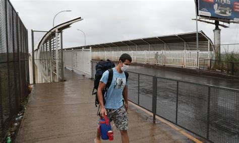 Una zanja y un alambrado que divide la frontera entre paraguay y brasil hizo estallar la tensión entre las autoridades de la. Paraguay reabre frontera con Brasil con estas medidas ...