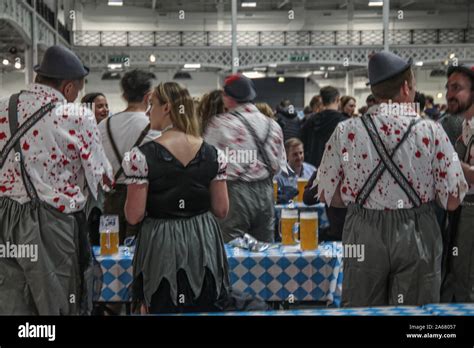 Chicas En Minifaldas Fotografías E Imágenes De Alta Resolución Alamy