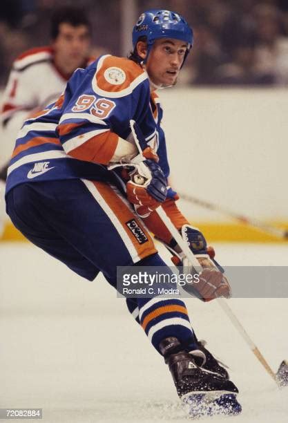 1980 Wayne Gretzky Photos And Premium High Res Pictures Getty Images