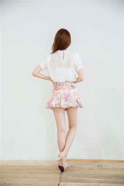 korean short skirt skinny nude women