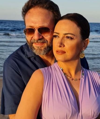 panet ريهام عبد الغفور بصورة رومانسية مع زوجها على الشاطئ