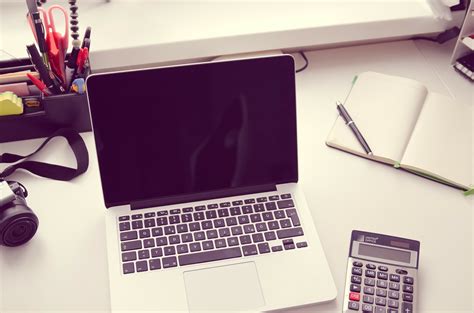Vous vous sentez débordés par les tâches à accomplir quotidiennement et ne savez pas comment organiser votre télétravail ? Comment organiser son espace de travail au bureau ...