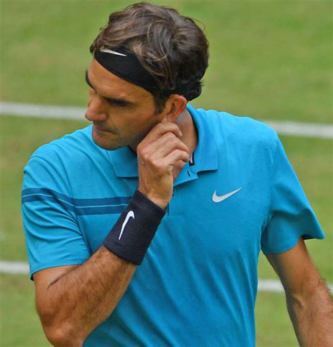 Roger Federer Uniqlo Reveal At Wimbledon Sees Nike Share Price Drop